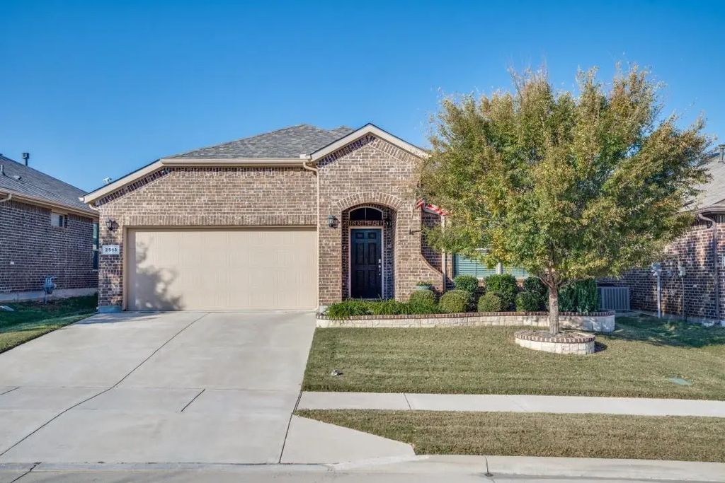 2513 Clay Creek Lane, Fort Worth