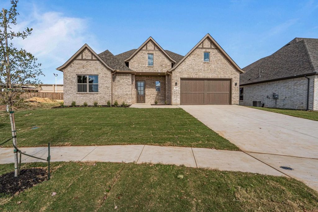 205 Cresta Circle, Keller