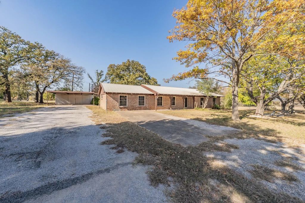 412 Oakview Drive, Springtown