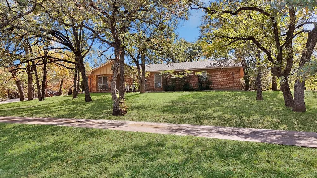 3925 Trisha Val Court, Arlington