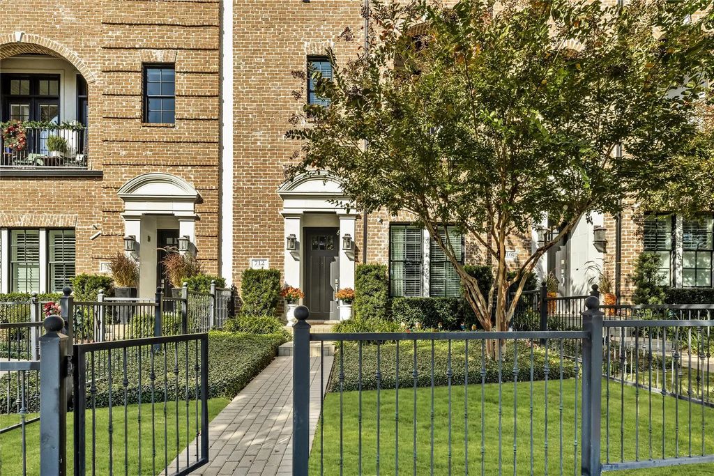 712 Sid Rich Drive, Irving