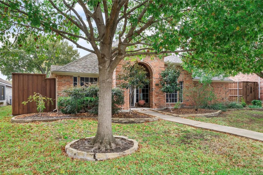 1825 Walters Drive, Plano