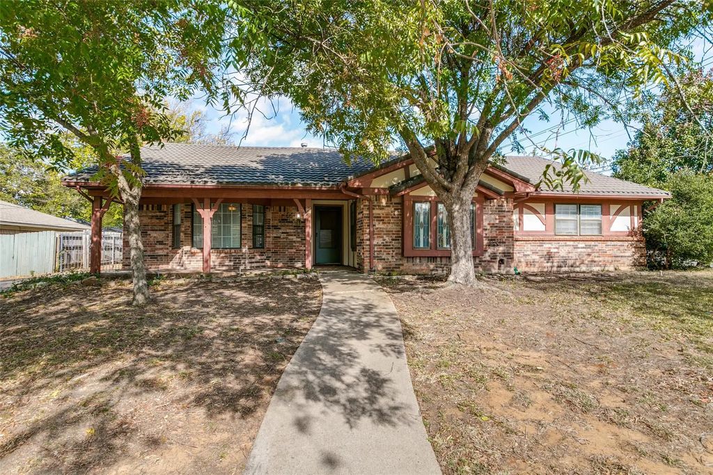 520 Baker Drive, Hurst
