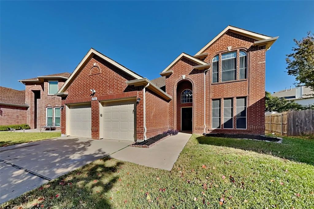 4763 Parkmount Drive, Fort Worth