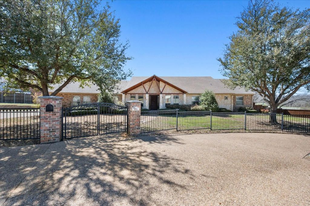895 Bardin Road, Grand Prairie