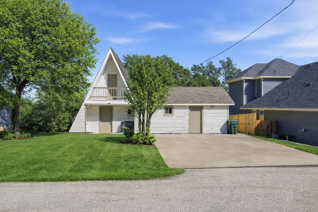 2707 Austin Drive, Granbury
