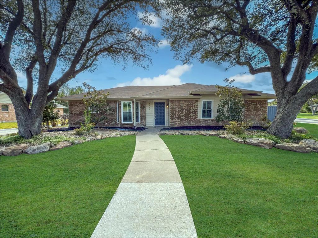 1912 E Branch Hollow Drive, Carrollton