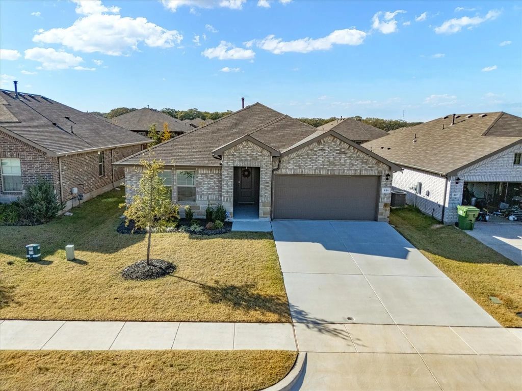 521 Bronze Circle E, Springtown