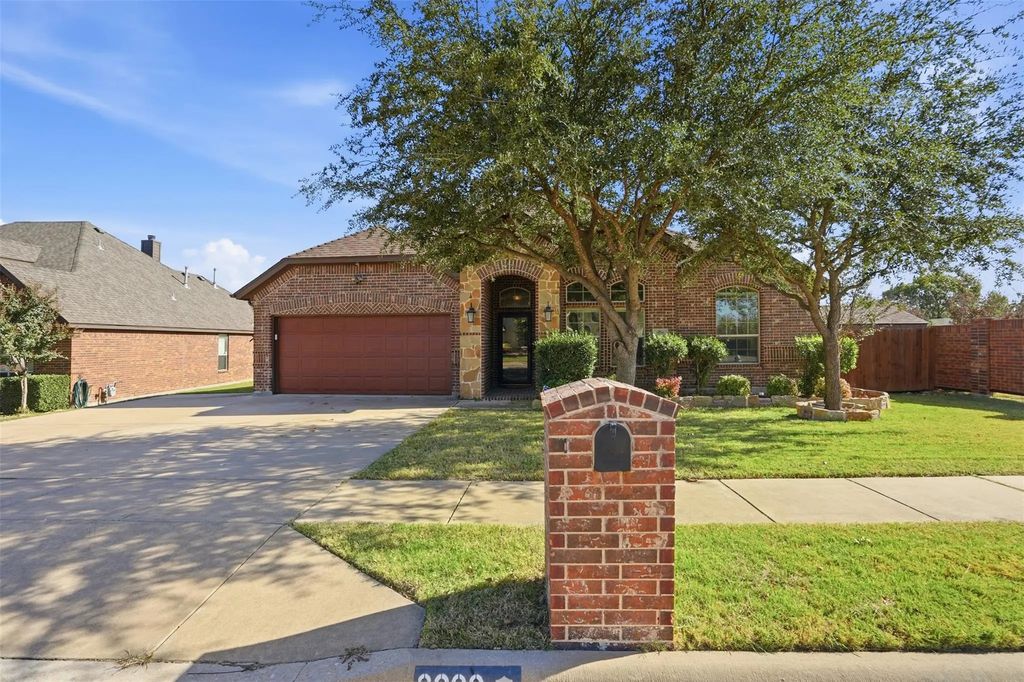8900 Stone Top Drive, Fort Worth