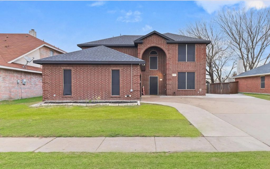 920 Red Oak Trail, Cedar Hill