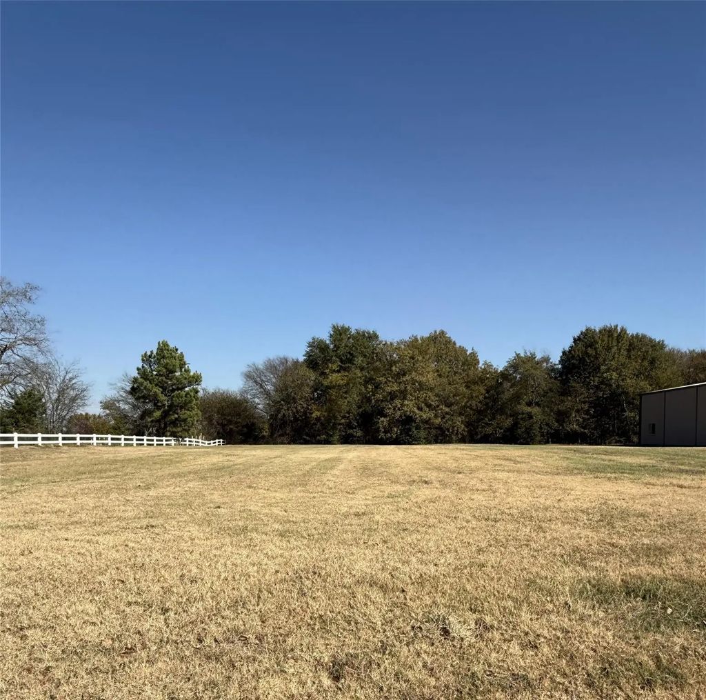938 Private Rd 7005, Edgewood
