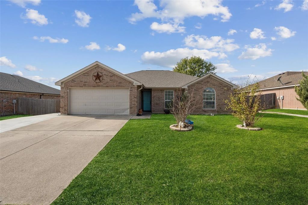 541 Marybeth Drive, Burleson