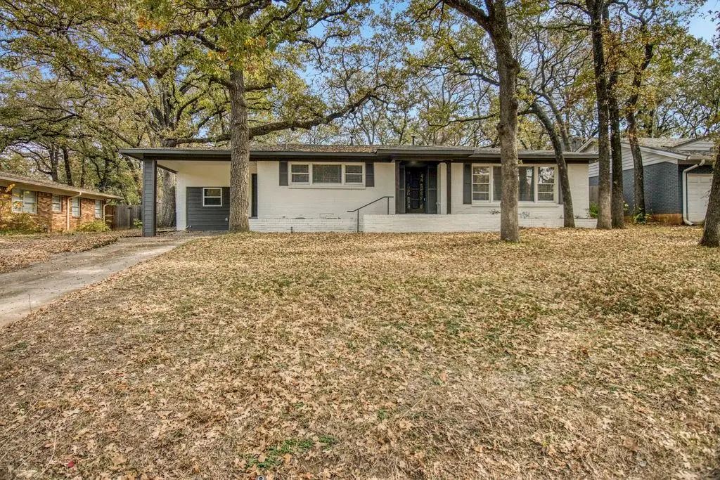 805 Ross Trail, Arlington