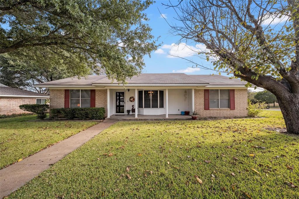 922 S Avenue M, Clifton