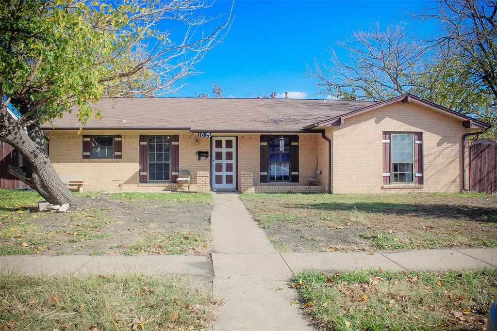1022 Crest Park Drive, Garland