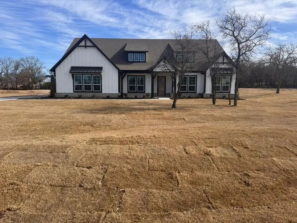 152 Oak Grove Way, Springtown