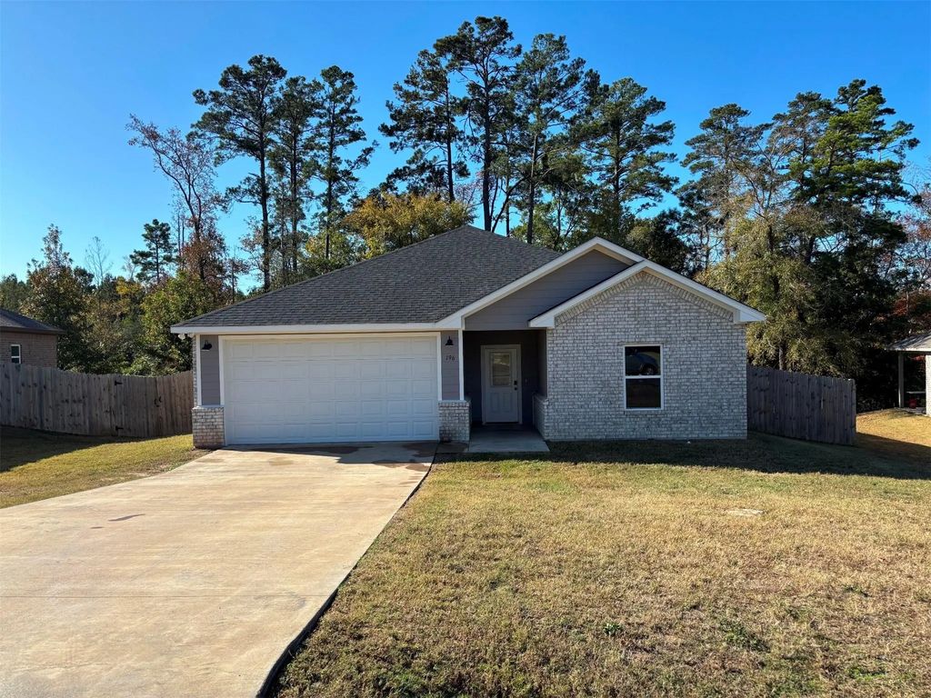 196 Twisted Oaks Drive, Rusk