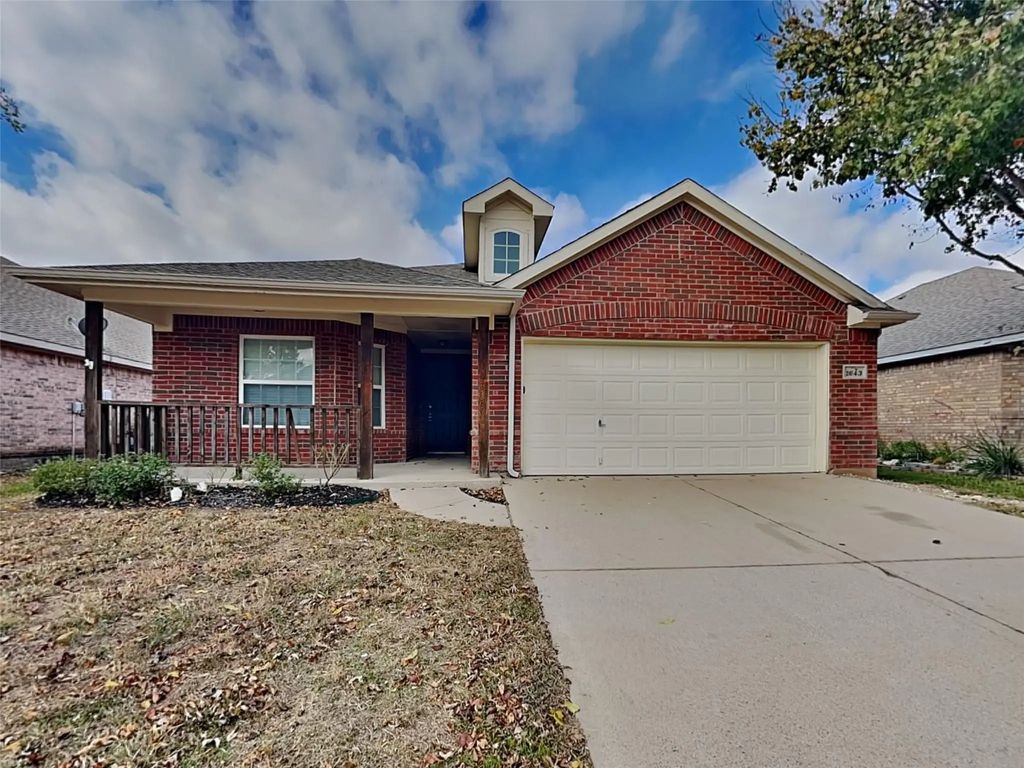 1643 Hillside Drive, Waxahachie