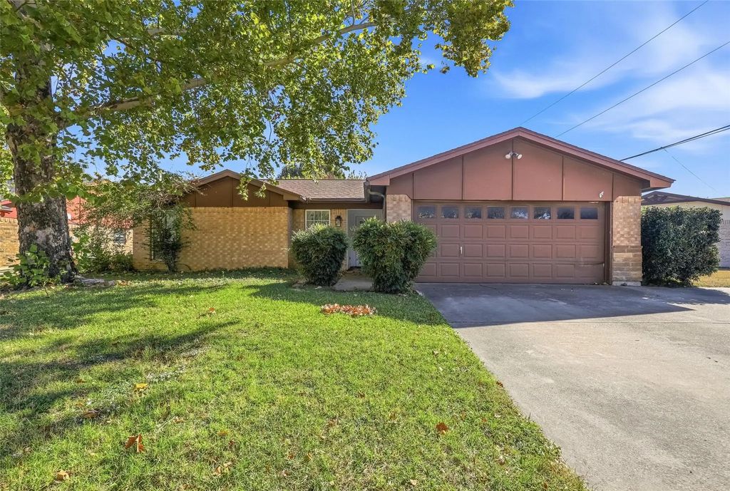 657 Evelyn Lane, Burleson