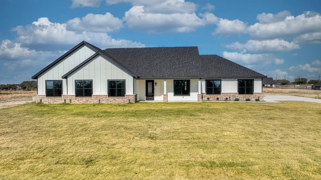 300 Jupiter Trail, Weatherford