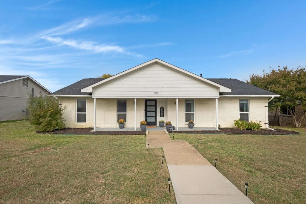 1319 Brazos Boulevard, Lewisville