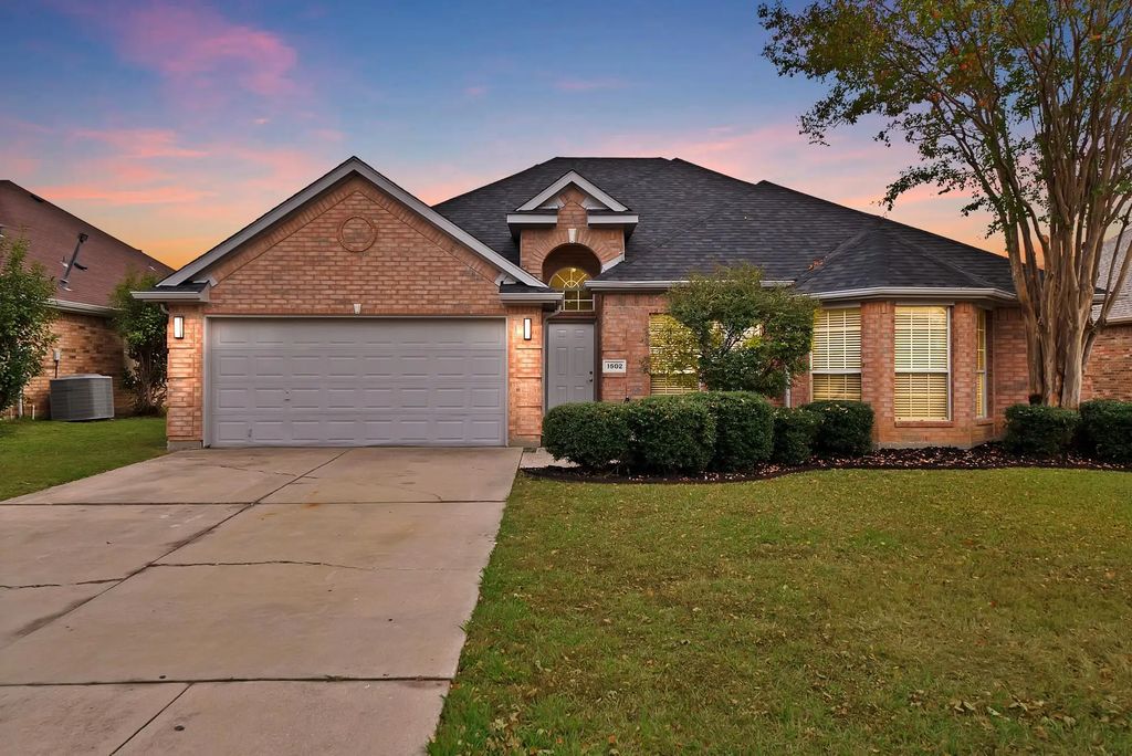 1502 Oxford Drive, Mansfield