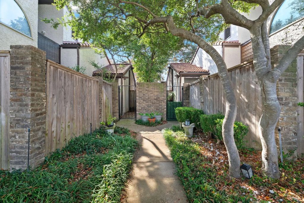 18040 Midway Road 120, Dallas