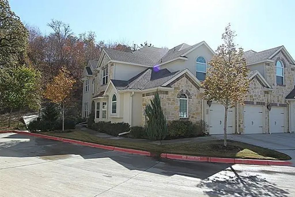 2608 Eagle Circle, Grapevine
