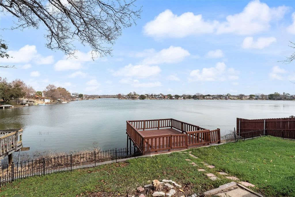 1317 Lakeshore Drive, Irving