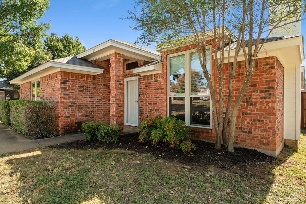 401 Caviness Drive, Grapevine