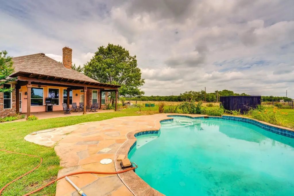 2045 Weston Road, Weston