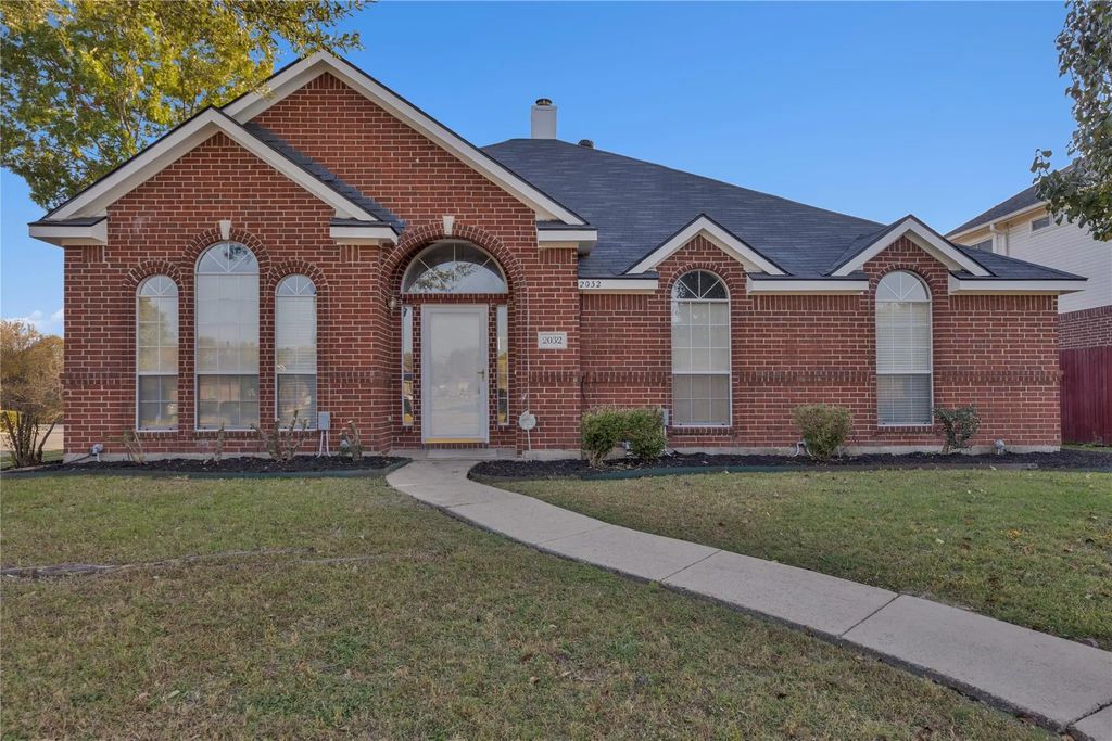 2032 Grand Cayman Way, Mesquite
