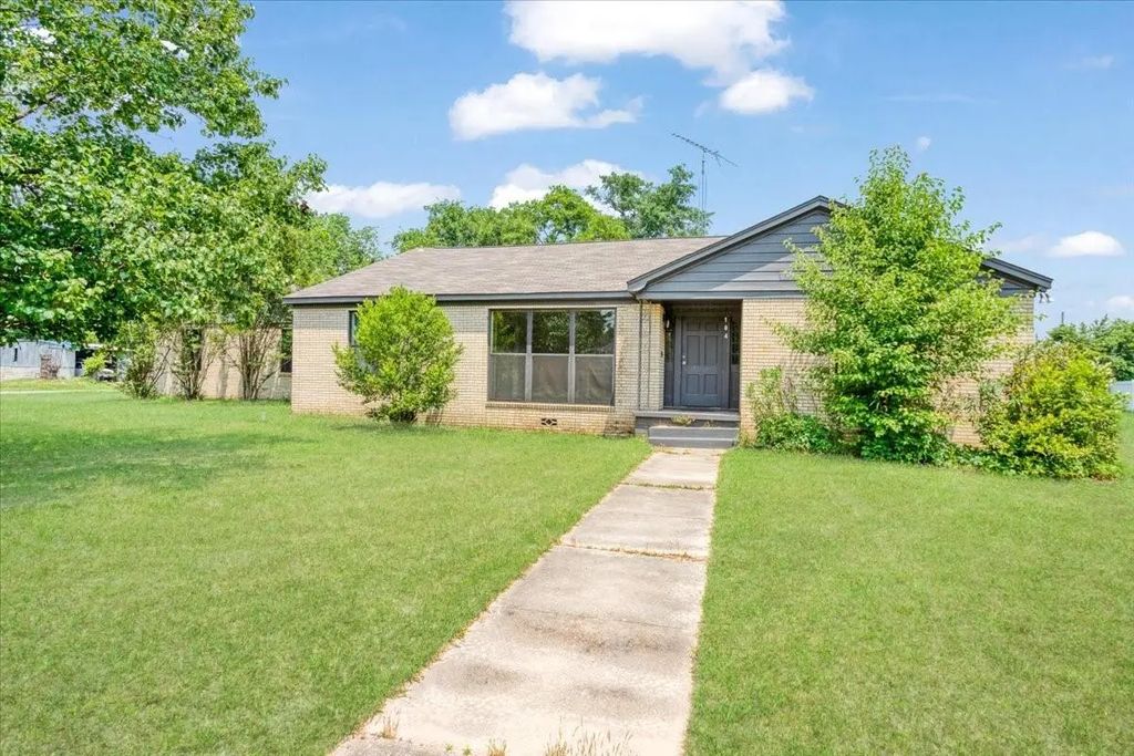 104 Mackinnon, Mount Pleasant