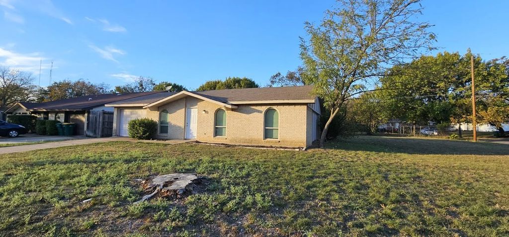 125 Astoria Drive, Cedar Hill