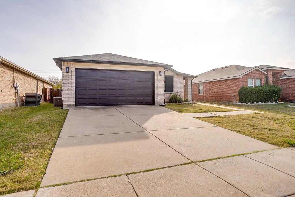 517 Riverflat Drive, Fort Worth