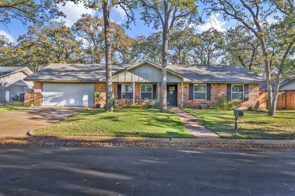 1304 W Redbud Drive, Hurst