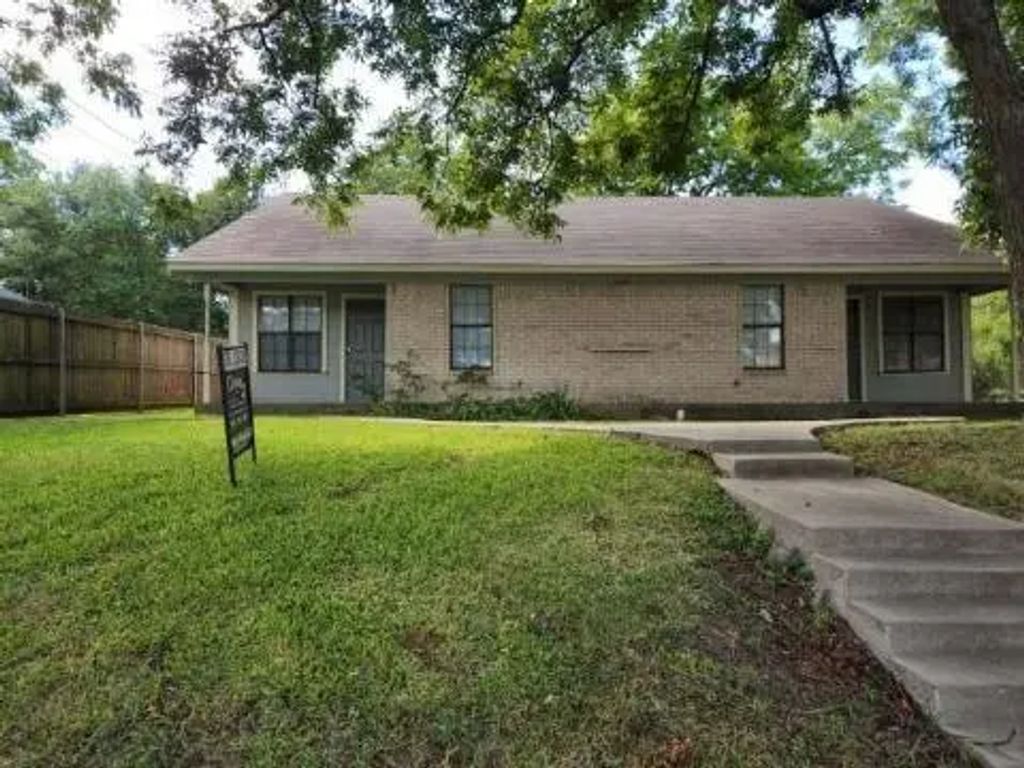 2203 Monroe Street B, Commerce