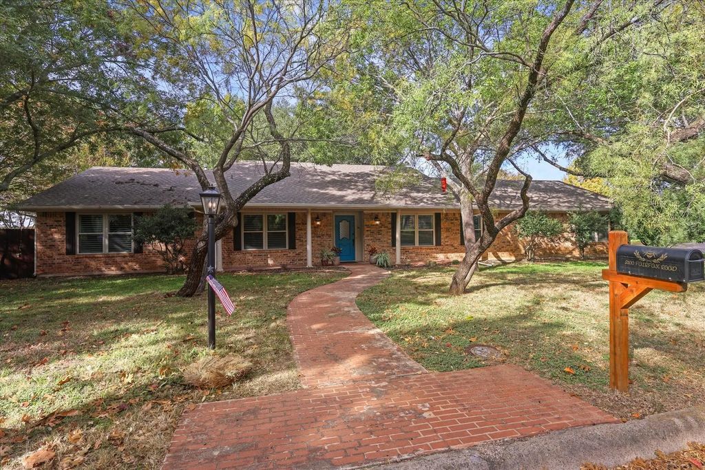 2100 Fairfax Road, Denton