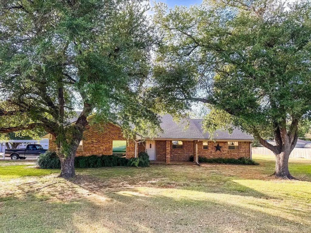 111 Parkwood Road, Teague
