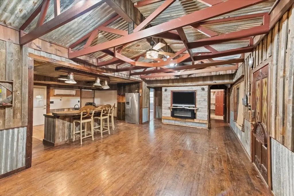 109 Bluebonnet Drive, Whitney