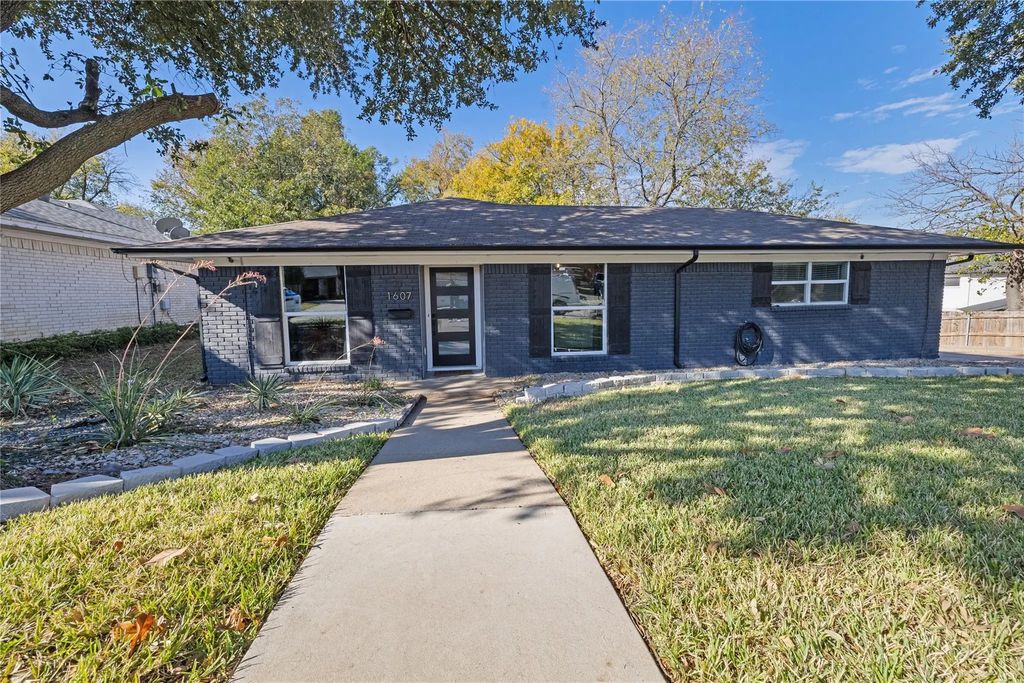 1607 Malibu Drive, Carrollton