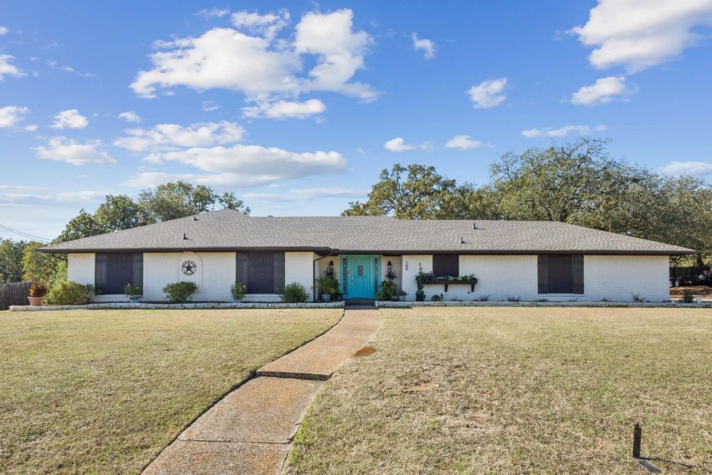 109 Wood Oak Drive, Joshua