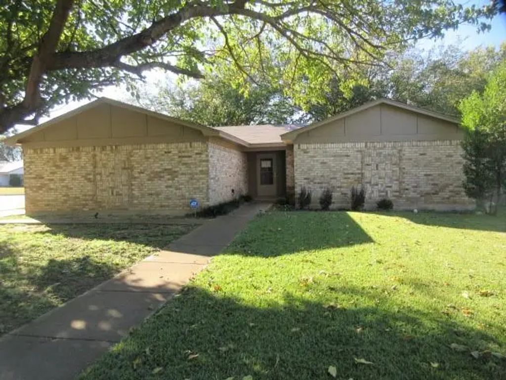 650 Deborah Court, Burleson