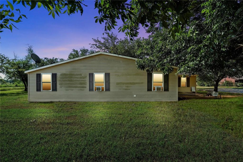 1025 Wyatt Lane, McGregor