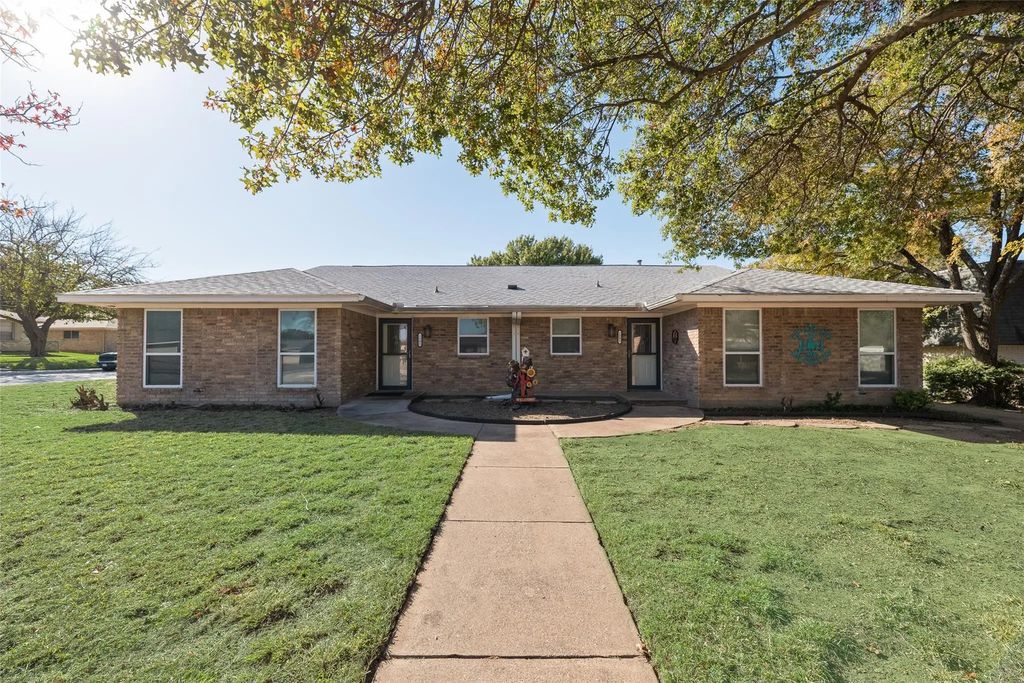 1801 Camelot Cove, Plano