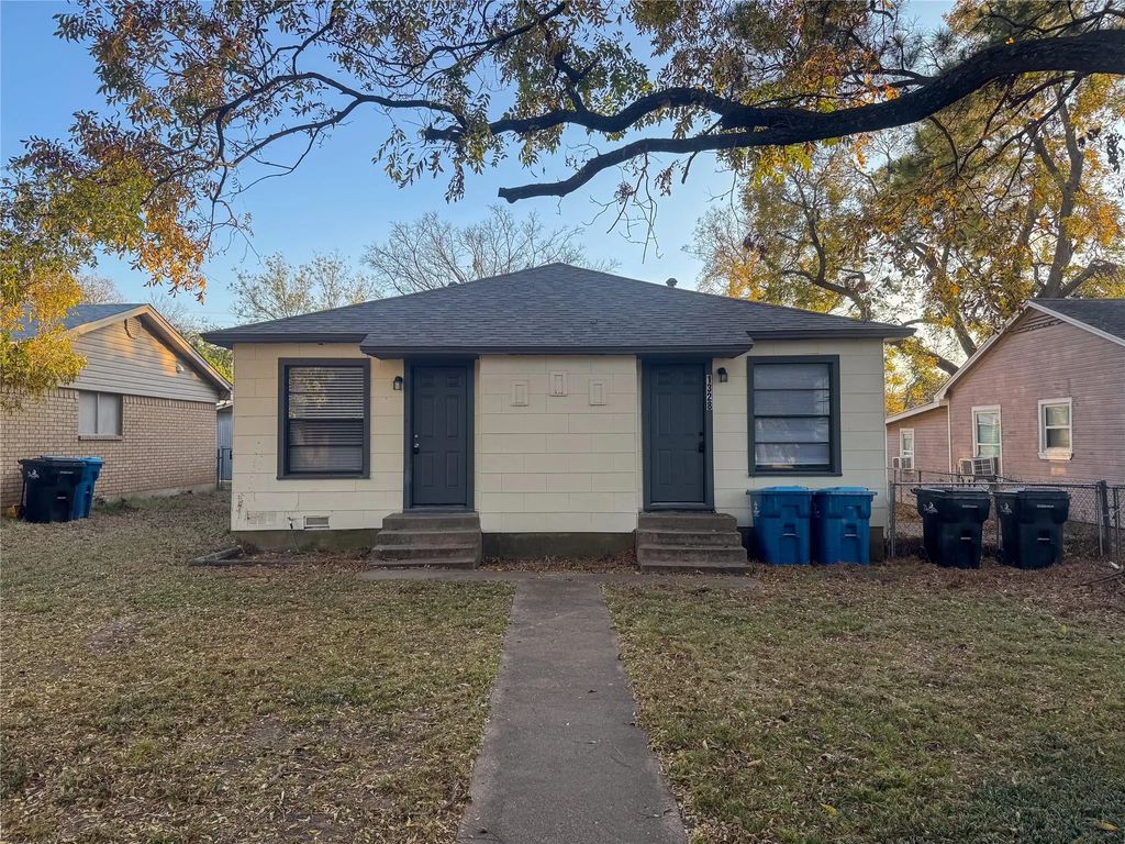 1326 W Shepherd Street, Denison