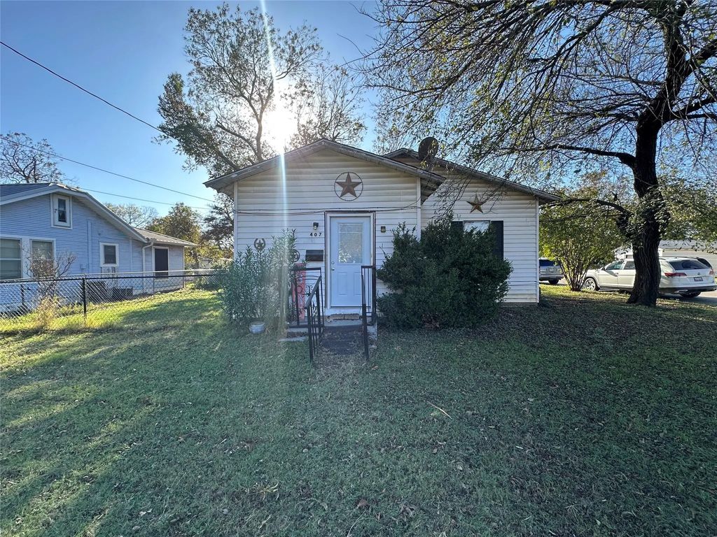 407 Erie Street, Cleburne