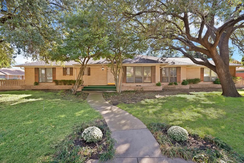 1728 14th Place, Plano