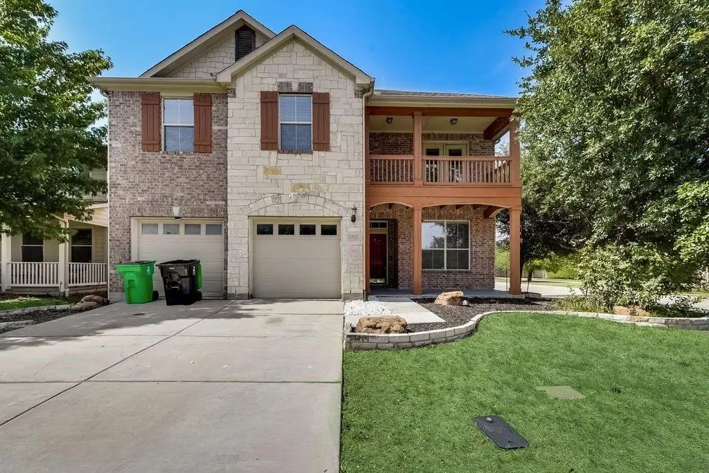 1325 Mockingbird Drive, Aubrey