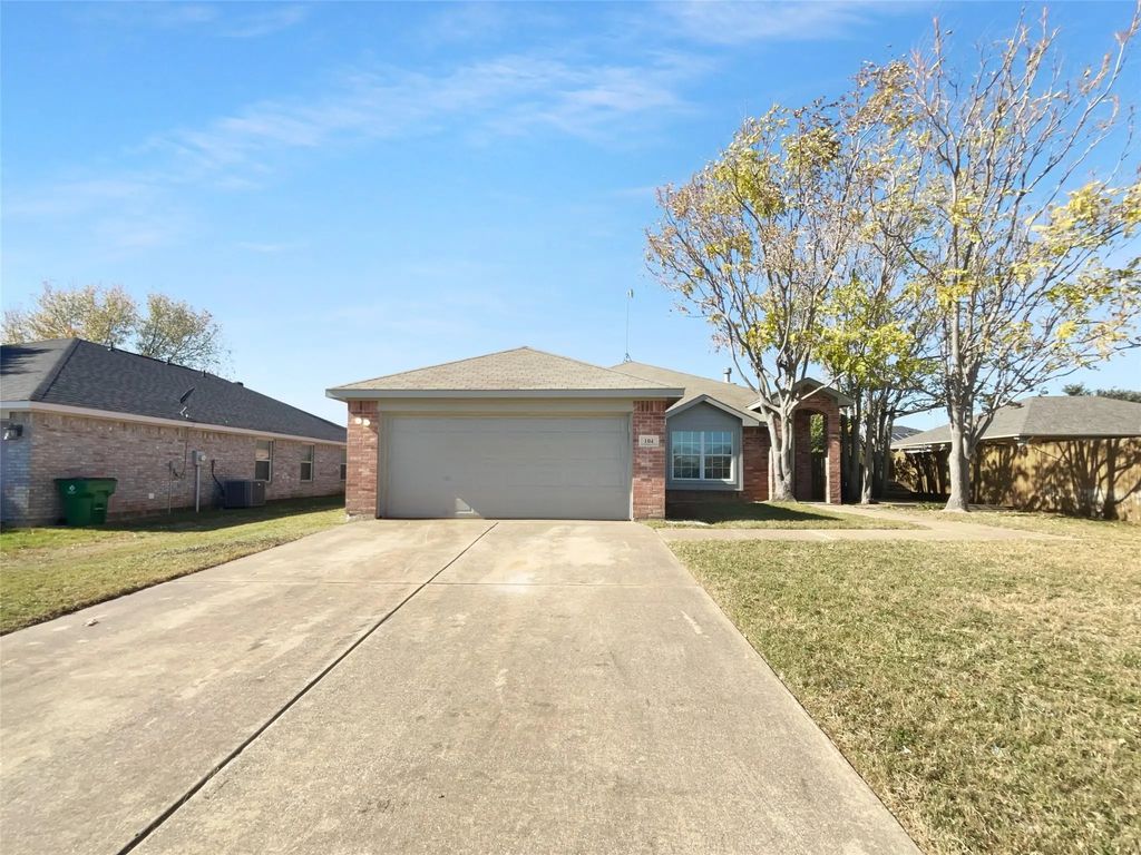104 Crown Drive, Rhome